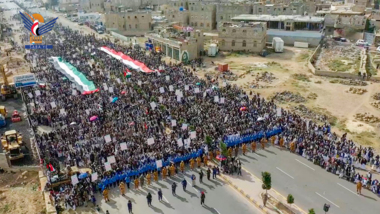 عمران.. مسيرات جماهيرية بمركز المحافظة و27 ساحة أخرى تضامنا مع غزة