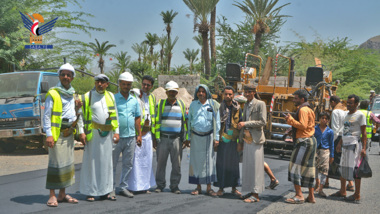 Inauguration des travaux de réhabilitation et d'asphaltage de la route de la 60ème rue, Sharaab Al-Rawnah, à Taiz