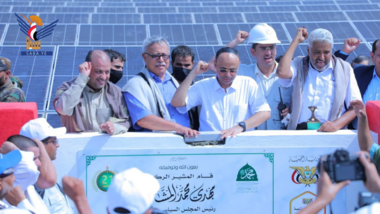 El presidente Al-Mashat inaugura el Proyecto Nacional de Energías Renovables en Hodeidah