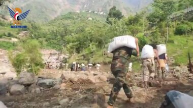 Caballeros del Desarrollo en Al Mahwit... una cadena humana que brinda ayuda a los afectados por las inundaciones