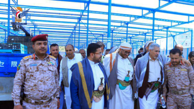 Al-Musawa inspiziert den Fortschritt der Arbeiten beim Solarkraftwerksprojekt in Taiz