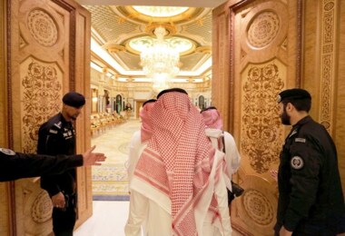 إعلام العدو الصهيوني: القصر الملكي السعودي يستقبل مسؤولاً 