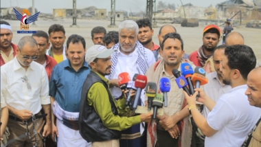 Conférence de presse sur l'agression israélienne contre les installations de réservoirs de pétrole à Hodeida
