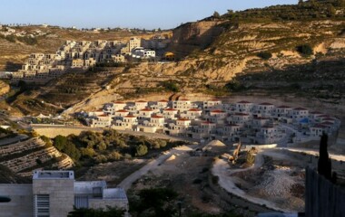  مقاومة الجدار والاستيطان