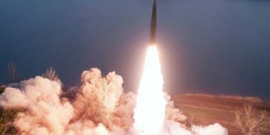 كوريا الشمالية تجري اختباراً ناجحاً لإطلاق صاروخ باليستي تكتيكي جديد