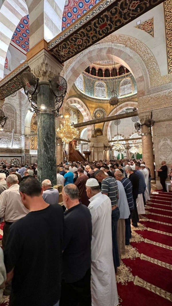 40.000 fieles realizaron la oración del viernes en la Mezquita de Al-Aqsa, mientras el enemigo sionista arrestaba a su predicador