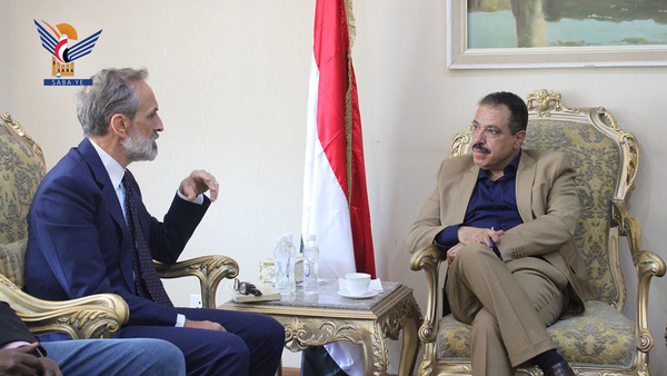 وزير الخارجية يناقش مع المنسق المقيم للأمم المتحدة عددًا من القضايا الإنسانية