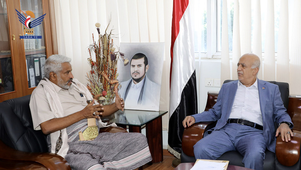 رئيس مجلس الوزراء يطلع خلال لقائه الوزير قحيم على أوضاع قطاع النقل 