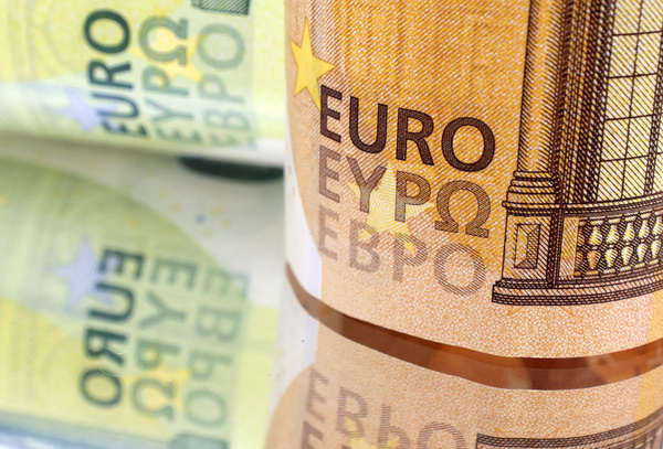 Euro Falls as US-EU Trade Deal Fails