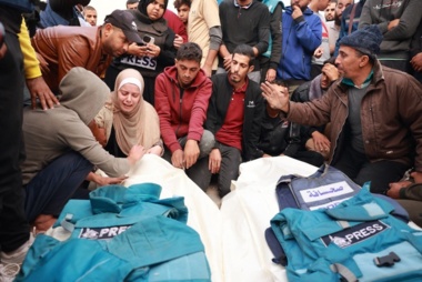 عشرات الشهداء والجرحى في قصف صهيوني لمنازل ومدارس تؤوي نازحين في قطاع غزة
