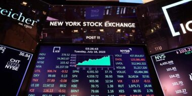 US stocks close higher