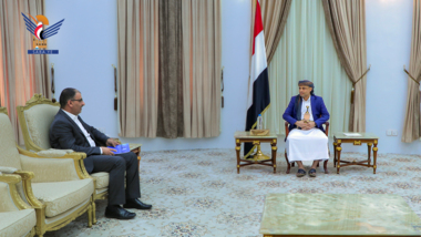 El Presidente Al-Mashat se reúne con el Ministro de Comunicaciones y Tecnología de la Información