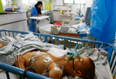 مستشفى شهداء الأقصى: أكثر من 600 ألف طفل في غزة حياتهم مهددة بسوء التغذية