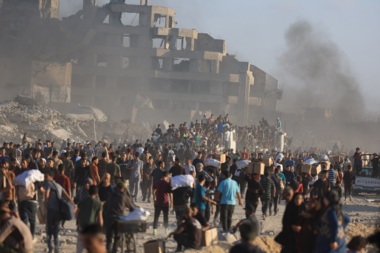 استشهاد 13 فلسطينياً بينهم 10 من منتظري المساعدات بنيران صهيونية في غزة