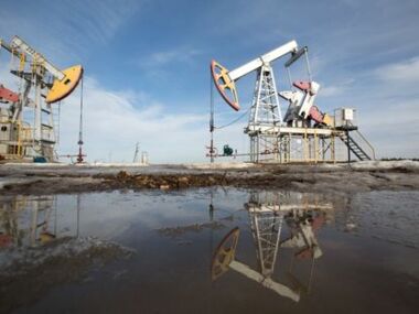 Oil, gold prices jump after Israeli enemy attack on Iran