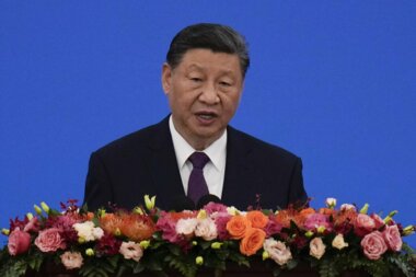الرئيس الصيني يغادر في زيارة دولة إلى كازاخستان وطاجيكستان