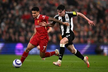 ليفربول يتغلب على نيوكاسل ويعزز صدارته للدوري الانجليزي