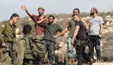 إصابة 4 فلسطينيين في اعتداءات مستمرة للمستوطنين على بلدات وقرى في الضفة
