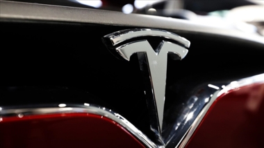 Tesla shares fall after escalating tensions between Trump, Musk