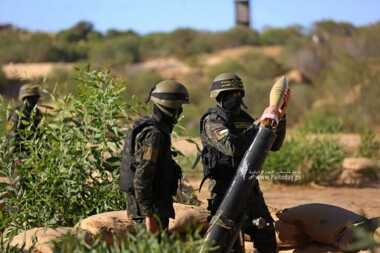 Al-Quds Brigades bombard Netzarim axis & enemy soldiers gathering in Jabalia