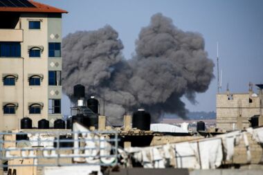 استشهاد خمسة فلسطينيين بينهم طفلان في قصف للعدو الصهيوني استهدف مجموعة فلسطينيين غرب مدينة غزة