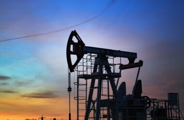 Oil prices hit month & half highs on Monday
