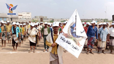 عرض شعبي لقوات التعبئة في مديرية المراوعة بالحديدة بثورة 21 سبتمبر