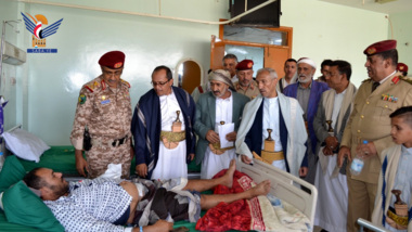 اعضاء مجلس الشورى يتفقدون الجرحى في 48 والمستشفى العسكري بصنعاء