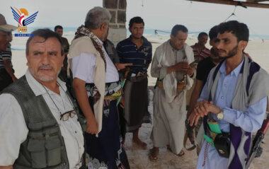 Le gouverneur d'Hodeidah inspecte le centre de débarquement du poisson dans la région d'Al-Tur à Beit Al-Faqih