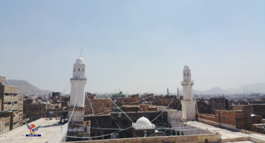 الرهوي وعدد من قيادات الدولة يؤدون صلاة عيد الأضحى بالجامع الكبير بصنعاء 