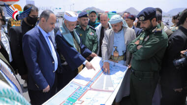 El presidente Al-Mashat revisa los preparativos en la plaza del evento del cumpleaños del Profeta en la plaza Al-Sabeen