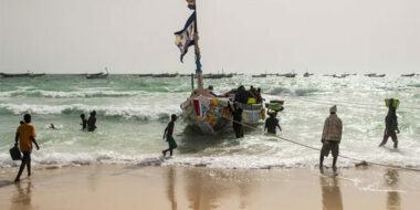 پس از غرق شدن کشتی در سواحل موریتانی، 15 نفر غرق شدند و بیش از 150 نفر مفقود شدند