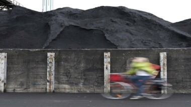 علماء روس يحولون رماد الفحم إلى سيراميك