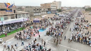 الحديدة .. عرض عسكري مهيب لأكثر من ثمانية آلاف من خريجي دورات طوفان الأقصى في الجراحي