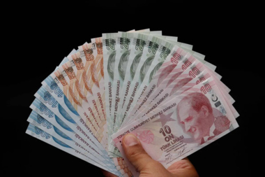 تراجع كبير لليرة التركية لتكسر حاجز الـ40 مقابل الدولار