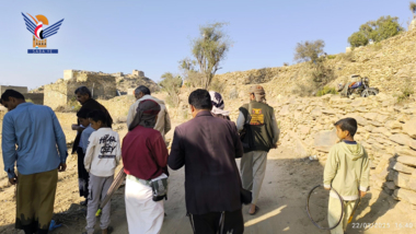 Besichtigung der Initiativenprojekte in den Bereichen Wasser, Straßen und Bildung im Distrikt Al-Qabaita, Lahdsch