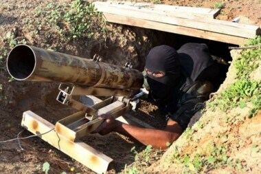 سرايا القدس تستهدف بصاروخ قوة صهيونية تحصنت داخل منزل بخان يونس
