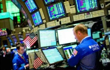 US stock indices close lower