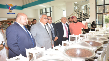 Le Premier ministre visite le centre d'investissement Al Emadi 