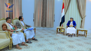 Le Président Al-Mashat rencontre le président de l'Autorité générale des dotations
