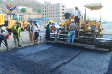 Al-Musawi inspiziert Straßeninstandhaltungsarbeiten in den Bezirken Salah und Sharaab Al-Runa