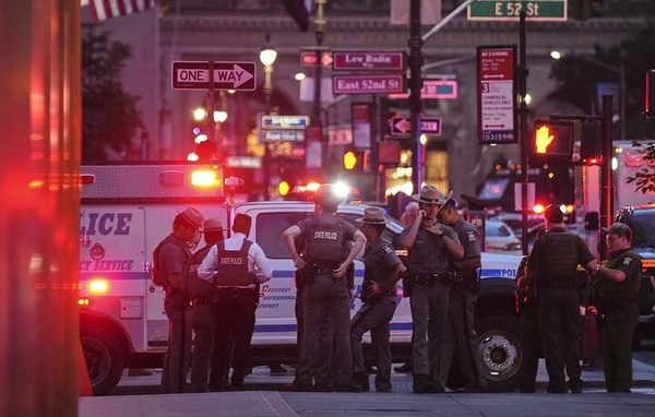 Cinq morts et d'autres blessés dans une fusillade dans un immeuble de New York