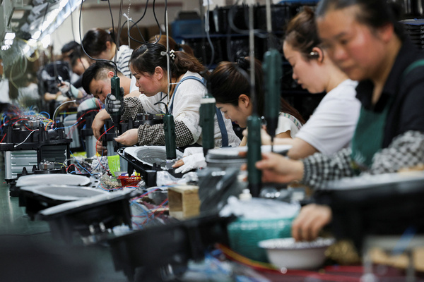 La actividad manufacturera de China se contrae por cuarto mes consecutivo