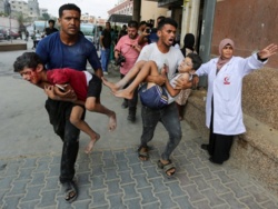 استشهاد 50 فلسطينيا في قصف صهيوني متواصل على خان يونس جنوب غزة