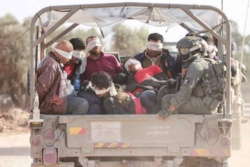 جيش العدو الصهيوني يفرج عن 14 معتقلا فلسطينيا من قطاع غزة