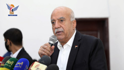 نخست وزیر در مراسم بزرگداشت درگذشت شیخ بدرالدین الحوثی شرکت کرد