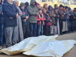 استشهاد وجرح عدة فلسطينيين من منتظري المساعدات في قصف العدو الصهيوني بغزة